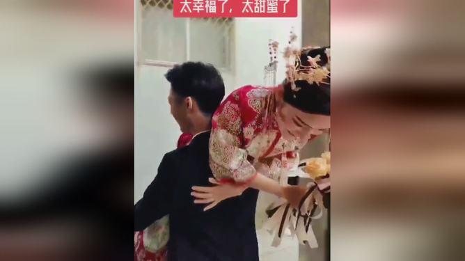 亚当玩高尔夫