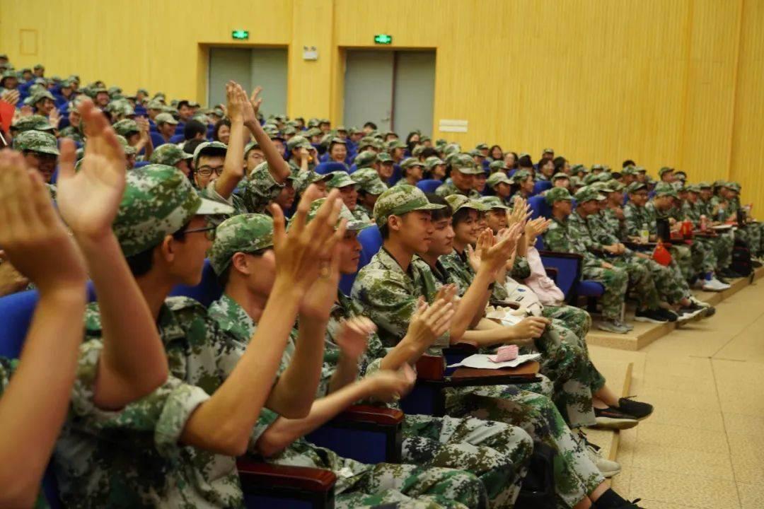 领导安排两三个人的活给你怎么办?看职场聪明人如何应对?
